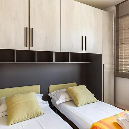 Guesthost - Modern With Large Terrace Апартаменты