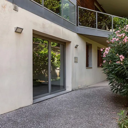 Guesthost - Modern With Large Terrace