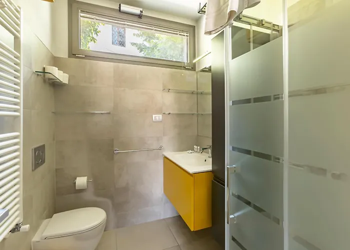Guesthost - Modern With Large Terrace Апартаменты