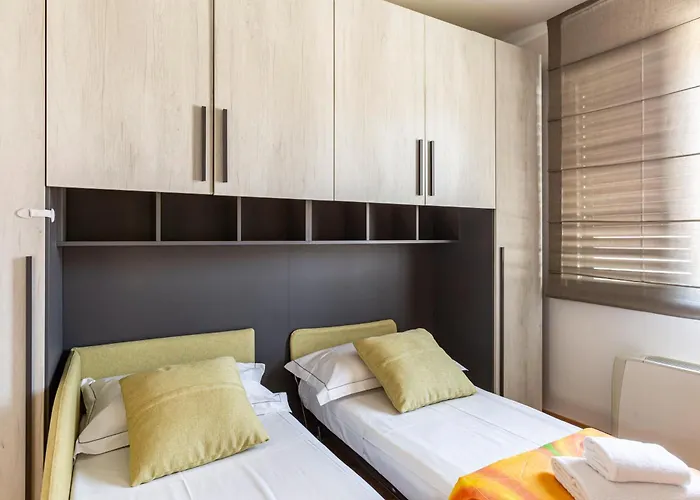 Guesthost - Modern With Large Terrace Апартаменты