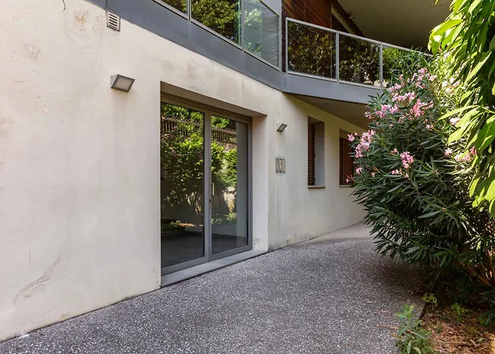 Guesthost - Modern With Large Terrace